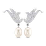 Art of pearl earrings